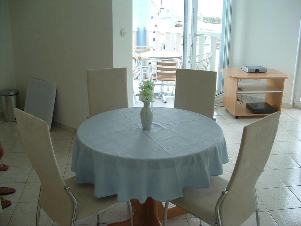 Aparthotel Marina Gromela Mirca  Екстер'єр фото