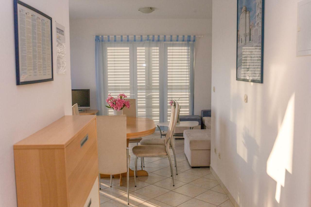 Aparthotel Marina Gromela Mirca  Екстер'єр фото