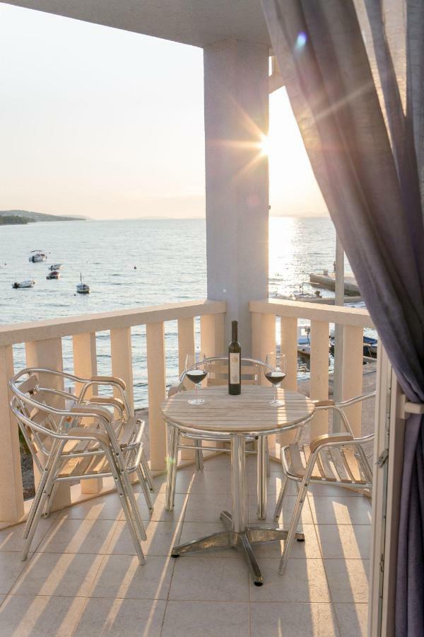 Aparthotel Marina Gromela Mirca  Екстер'єр фото