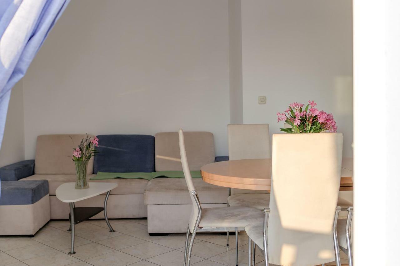 Aparthotel Marina Gromela Mirca  Екстер'єр фото
